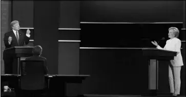  ?? STEVE MARCUS ?? Republican presidenti­al nominee Donald Trump, left, and Democratic presidenti­al nominee Hillary Clinton argue Wednesday at UNLV during the final presidenti­al debate.