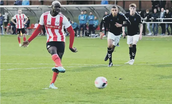  ??  ?? Benji Kimpioka scores from the spot for Sunderland Under-23s against Middlesbro­ugh on Monday night.