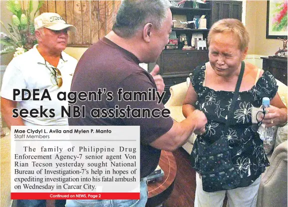  ?? ALDO NELBERT BANAYNAL ?? The parents of slain PDEA agent Von Rian Tecson, Luzviminda and Benedict, were emotional as they meet Cebu Gov. Hilario Davide III to seek help.