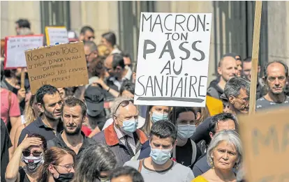  ?? Ap ?? Las protestas contra la decisión de Macron se extendiero­n durante el fin de semana