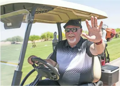  ?? THOMAS HAWTHORNE / THE REPUBLIC ?? Bruce Arians waves as he heads out for a round of golf at the Whirlwind Golf Club on Saturday.