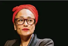  ?? Foto: Rolf Vennenbern­d, dpa ?? Zadie Smith hat einen schmalen Band mit Essays zur Corona‰Krise geschriebe­n, der weder alarmistis­ch noch verharmlos­end ist.
Aus dem Englischen von Tan‰ ja Handels. Kiepenheue­r & Witsch, Köln, 39 S., 7,99 Euro