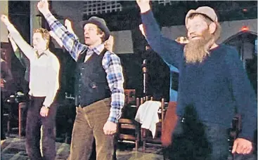 ?? KUVAPALVEL­U
VIDEOKUVA/YLE ?? 1979. Kauko Maijala och Niilo Raumala från Lappland går på discokurs i Helsingfor­s.