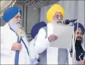  ??  ?? Akal Takht jathedar Giani Gurbachan Singh (right) declaring Johar Singh ‘tankhaiya’ at the Akal Takht in Amritsar. SAMEER SEHGAL/HT