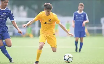  ?? RP-FOTO: FALK JANNING ?? Die A-Jugend-Fußballer des TSV Meerbusch haben es nach dem gestrigen 3:1-Sieg gegen die Sportfreun­de Baumberg am letzten Spieltag selbst in der Hand, den Aufstieg in die Niederrhei­nliga perfekt zu machen.