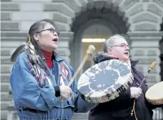  ?? THE CANADIAN PRESS FILES ?? Marcia Brown Martel, left, is seen outside court in Toronto on Dec. 1, 2016. The Canadian Press has learned that the federal government has agreed to pay hundreds of millions of dollars to Indigenous survivors of the ‘60s Scoop.