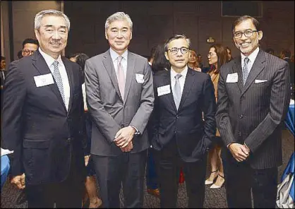  ?? JOEY VIDUYA ?? (From left) China Bank chairman Hans Sy, US Ambassador Sung Kim, JP Morgan Chase Bank senior country officer Carlos Ma. Mendoza and ING Bank Manila country head Hans Sicat.