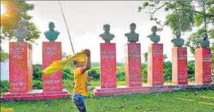  ?? SAMIR JANA/HT ?? A memorial dedicated to Communist and Naxal leaders in north Bengal’s Naxalbari. Internal rifts over ideologica­l points have shredded the Left in its erstwhile bastions, confining the armed resistance to small pockets.