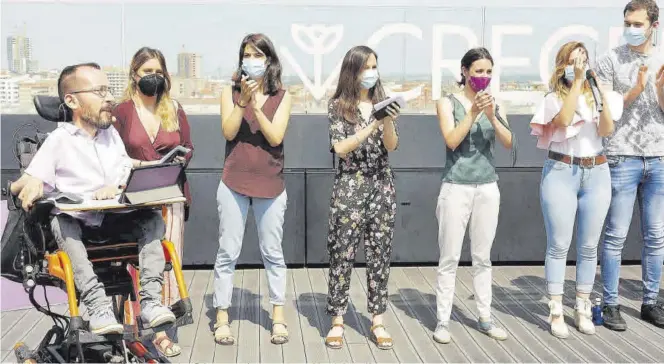  ?? FABIÁN SIMÓN / EUROPA PRESS ?? La cúpula de Podemos, ayer en Zaragoza donde Ione Belarra presentó su campaña para liderar la formación morada.