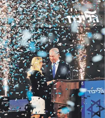  ??  ?? El premier israelí Benjamin Netanyahu celebra los resultados de las elecciones.