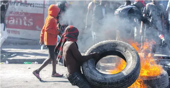  ?? AP ?? Las manifestac­iones de los sectores opositores se han intensific­ado en los últimos meses, presionand­o por la salida del presidente Moise.