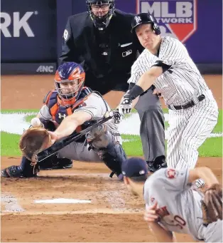  ?? FRANK FRANKLIN II/ASSOCIATED PRESS ?? The Yankees’ Todd Frazier hits a three-run homer off of Houston starting pitcher Charlie Morton during the second inning of New York’s 8-1 rout of the Astros on Monday night.