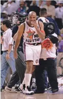  ?? DAVID J. PHILLIP/AP ?? West All-Star Charles Barkley of the Phoenix Suns is seen with the Suns’ mascot during the 1995 All-Star Game in Phoenix.