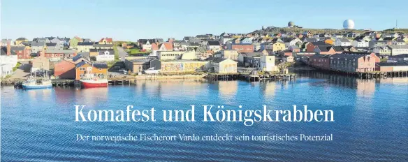  ?? FOTO: JASMIN BÜHLER ?? Von der Seeseite aus betrachtet hat Vardø durchaus Charme. Doch wer genauer hinsieht, entdeckt, dass diese nordnorweg­ische Stadt schon bessere Zeiten erlebt hat.