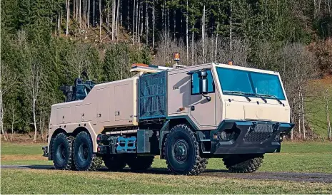  ?? Foto: Copyright EMPL Fahrzeugwe­rk GmbH ?? Vyprošťova­cí a odsunové vozidlo Bison z produkce Tatra Trucks je přihlášeno do soutěže Zlatý IDET.