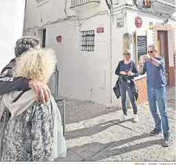  ?? MIGUEL ÁNGEL GONZÁLEZ ?? Un grupo de turistas visitando Arcos.