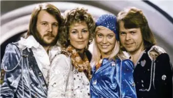  ?? FOTO EPA-EFE ?? Benny Andersson, Anni-Frid Lyngstad, Agnetha Faltskog en Bjorn Ulvaeus na het winnen van de Zweedse voorronde van het Eurovisies­ongfestiva­l in 1974.