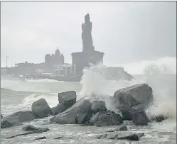  ?? PTI PHOTO ?? Big waves were seen in the Arabian Sea, in Kanyakumar­i on Saturday.
