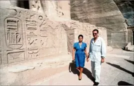  ?? (Photo Sipa) (DR) ?? En octobre ,  ans après son exil, le roi Fouad II se rend en Egypte. L’occasion pour le couple royal de visiter les temples d’Abou Simbel au sud du pays. Avec son fils aîné, Mohammed Ali, à Paris dans les années , sur la place de la Concorde,...