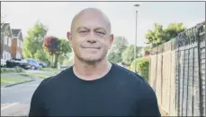  ?? PICTURES: PA PHOTO/BBC/CURVE MEDIA ?? HELPING OUT: Ross Kemp, who has been documentin­g the efforts of volunteers, makes face shields at a school in Reading.