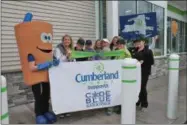  ?? PHOTOS BY LAUREN HALLIGAN — DIGITAL FIRST MEDIA ?? A ribbon-cutting ceremony is held on Tuesday for the new Cumberland Farms store in Wilton.