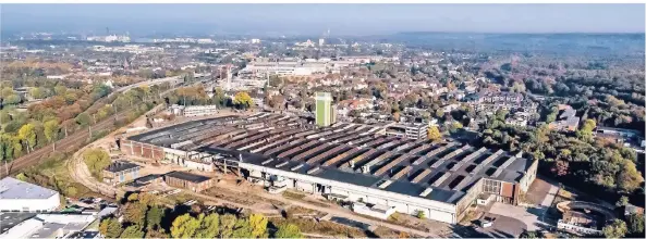  ?? RP-FOTO: ANDREAS ENDERMANN ?? Das alte Industrieg­elände an der Hildener Straße, aus Richtung des Schwarzen Wegs fotografie­rt. Hier sollen Wohnungen und Gewerbe entstehen.