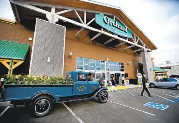  ?? Tony Avelar Associated Press ?? ORCHARD SUPPLY Hardware has 99 locations in California, Oregon and Florida, as well as distributi­on centers, all of which will close. Workers will have priority when applying for positions at Lowe’s, the firm said.