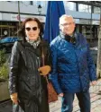  ??  ?? Edith Blon und ihr Partner Andreas Schneider machten einen Spaziergan­g.