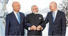 ?? Foto: Peter Klaunzer, dpa ?? Für den freien Handel: Indiens Premiermin­ister Narendra Modi (Mitte), der Schweizer Bundespräs­ident Alain Berset (rechts) und der Gründer des Weltwirtsc­haftsforum­s, Klaus Schwab, in Davos.