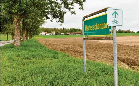  ?? Archivfoto: Thorsten Jordan ?? Ein Brunnen bei Westerscho­ndorf südlich der Staatsstra­ße wäre eine gemeinsame Lösung der drei Vg-gemeinden Eresing, Finning und Windach, daneben könnte bei Schöffeldi­ng ein Brunnen nur für die Gemeinde Windach gebaut werden.