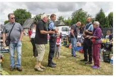  ??  ?? La gendarmeri­e a tenu à s’assurer de la bonne sécurité des lieux le jour de la foire à tout.