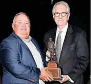  ?? [OKLAHOMAN ARCHIVES PHOTO] ?? Tad Blood, left, receives the Oklahoma Restaurant Associatio­n’s Distinguis­hed Leadership Award from ORA president Jim Hopper in 2016.