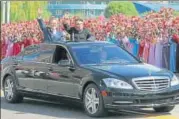  ?? AFP ?? Moon Jaein (left) Kim Jong Un (R) drive through Pyongyang.