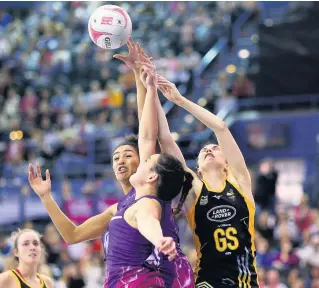  ??  ?? Rachel Dunn of Wasps battles for the ball with Loughborou­gh’s Vicki Oyesola during the match between Wasps and Loughborou­gh Lightning at Arena Birmingham on January 5. (Photo by Charlie Crowhurst/Getty Images for England Netball)