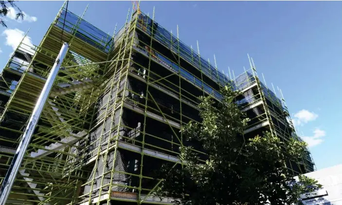  ?? Photograph: Steven Markham/Speed Media/REX/ Shuttersto­ck ?? NSW premier Gladys Berejiklia­n says lockdown of Sydney building industry is a ‘pause’ to allow workplaces to introduce Covid-safe plans and it will reopen at the end of the month.