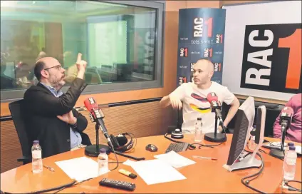  ?? FOTO: MANEL MONTILLA ?? Andrés Iniesta pasó por los estudios de RAC1 en la que fue una de las últimas entrevista­s como jugador del FC Barcelona