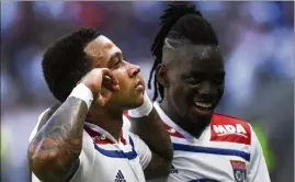  ?? (Photo AFP) ?? Memphis et Traoré ont été les hommes forts dans les rangs lyonnais.