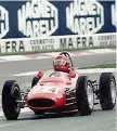  ??  ?? Un’Alfa Romeo De Tomaso F1 in pista sul circuito di Monza nel 1961