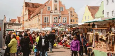  ??  ?? Der Maimarkt in Rain ist einer der beliebtest­en Frühjahrsm­ärkte der Region und wird auch heuer wieder zahlreiche Besucher in die Tillystadt locken. Etwa 70 Fieranten haben sich angekündig­t.