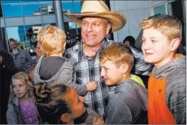  ?? Joel Angel Juarez ?? Las Vegas Review-journal @jajuarezph­oto Ammon Bundy embraces his children Thursday outside the Lloyd George U.S. Courthouse. Bundy was released from jail Thursday morning.