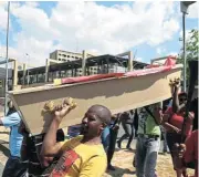  ?? Gallo Images ?? Sector strike: Members of the National Funeral Practition­ers Associatio­n of SA protest in Soweto on Monday. /