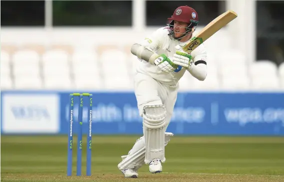  ?? Harry Trump ?? > Steve Davies hit 87 for Somerset on day one of the County Championsh­ip match against Gloucester­shire at The County Ground yesterday