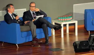  ??  ?? Sul palco L’introduzio­ne al talk del direttore del Corriere del Mezzogiorn­o Enzo d’Errico con il rettore della Federico II Gaetano Manfredi