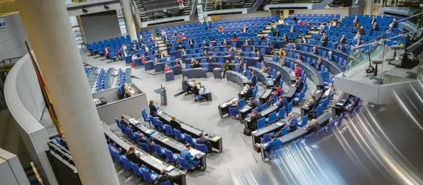  ?? Foto: Christoph Soeder, dpa ?? Der Ton im Parlament ist rauer geworden, seit die AfD als stärkste Opposition­spartei erstmals in den Bundestag gewählt wurde.