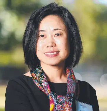  ?? Picture: ALIX SWEENEY ?? Queensland manager of Bank of China Audrey Xiaohong Zheng spoke at the forum.