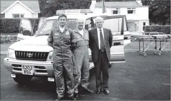  ?? 01_B37twe04 ?? Ayrshire and Arran Health Board chairman Dr John Morrow presents Arran paramedics Neil Gillies and Jeff Dawson with their new four-wheel drive vehicle which is designed to be able to reach the remotest parts of Arran.