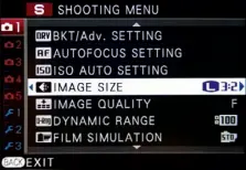  ??  ?? The X-T1’s menu is clearly laid out and easy to navigate. Progressiv­e right-clicks access sub-menus and settings.