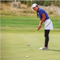  ??  ?? Jayna Choi of Tennessee putts on the third hole at Thursday’s U.S. Golf Associatio­n Women’s State Team Championsh­ips at The Club at Las Campanas. Team Tennessee was the winners of the competitio­n.