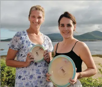  ?? Pláta Práta winner Sláine Ní Chathallái­n with Julie O’Shea (left) who came third in the cookery competitio­n. Photo by Declan Malone ??