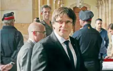  ??  ?? Carles Puigdemont, presidente de la Generalita­t (gobierno catalán), ayer a su llegada al Parlamento regional.